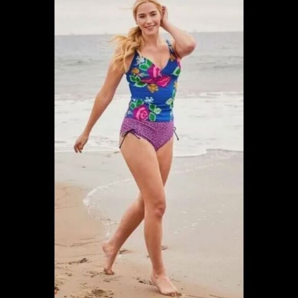 Matilda Jane Womens To The Beach Swim Top Tankini Floral size L


GREAT CONDITIO - Picture 1 of 9